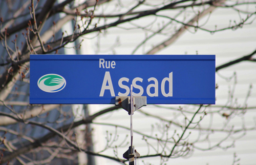 Depuis 1997, il existe une rue Assad à Buckingham.