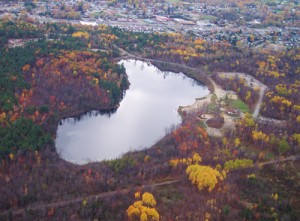 Vue aérienne du lac Beauchamp.