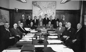 Membres de la Commission de la capitale nationale, 6 février 1959. (MG393-A495) Photo : Goug Gall.